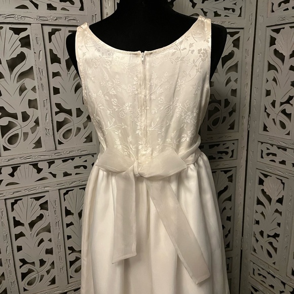 👗HOST PICK👗 GIRLS RARE EDITIONS IVORY & WHITE SLEEVELESS FLOWER GIRLS DRESS - Picture 5 of 9